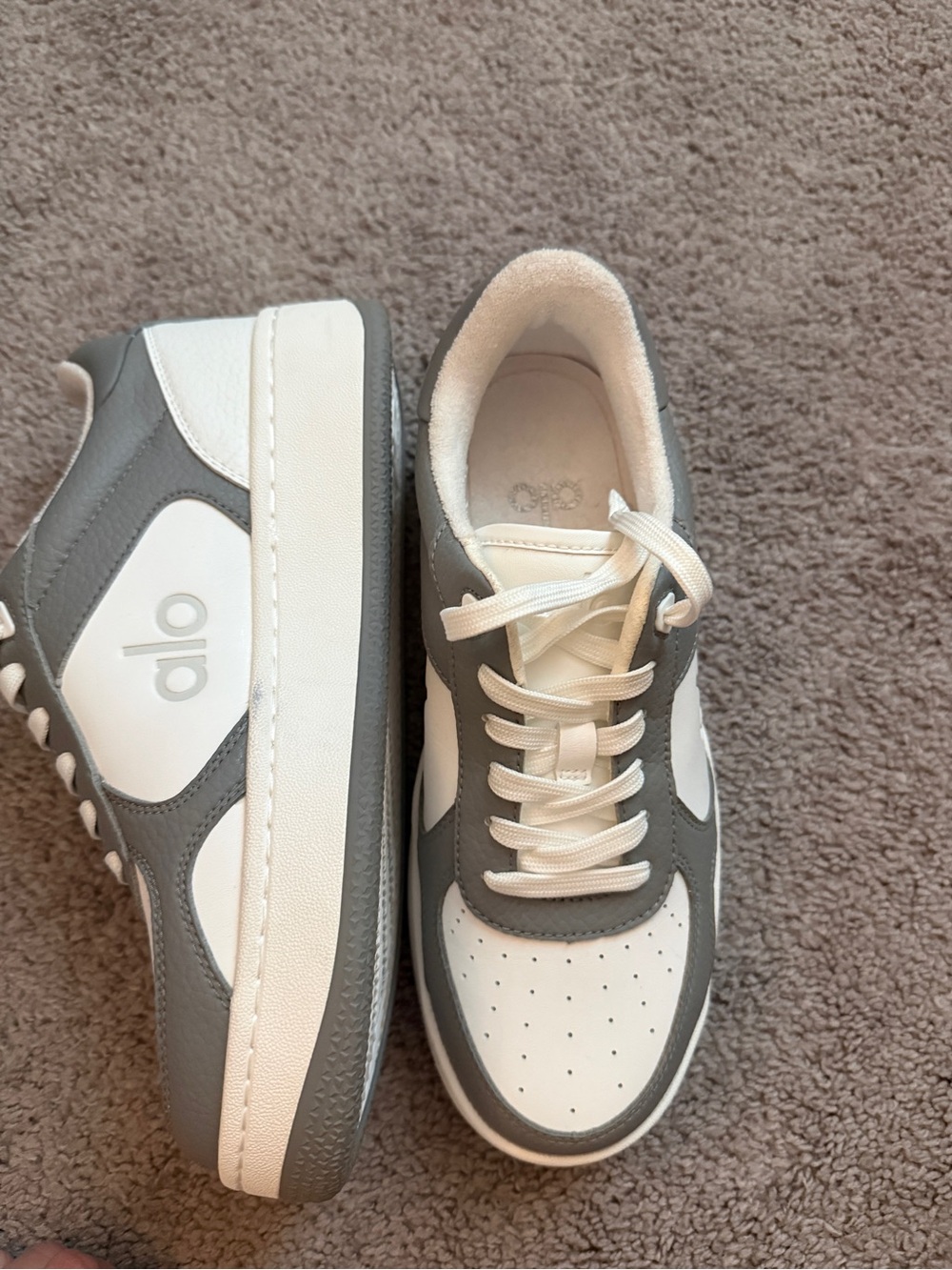 Alo Yoga Recovery Mode Sneaker